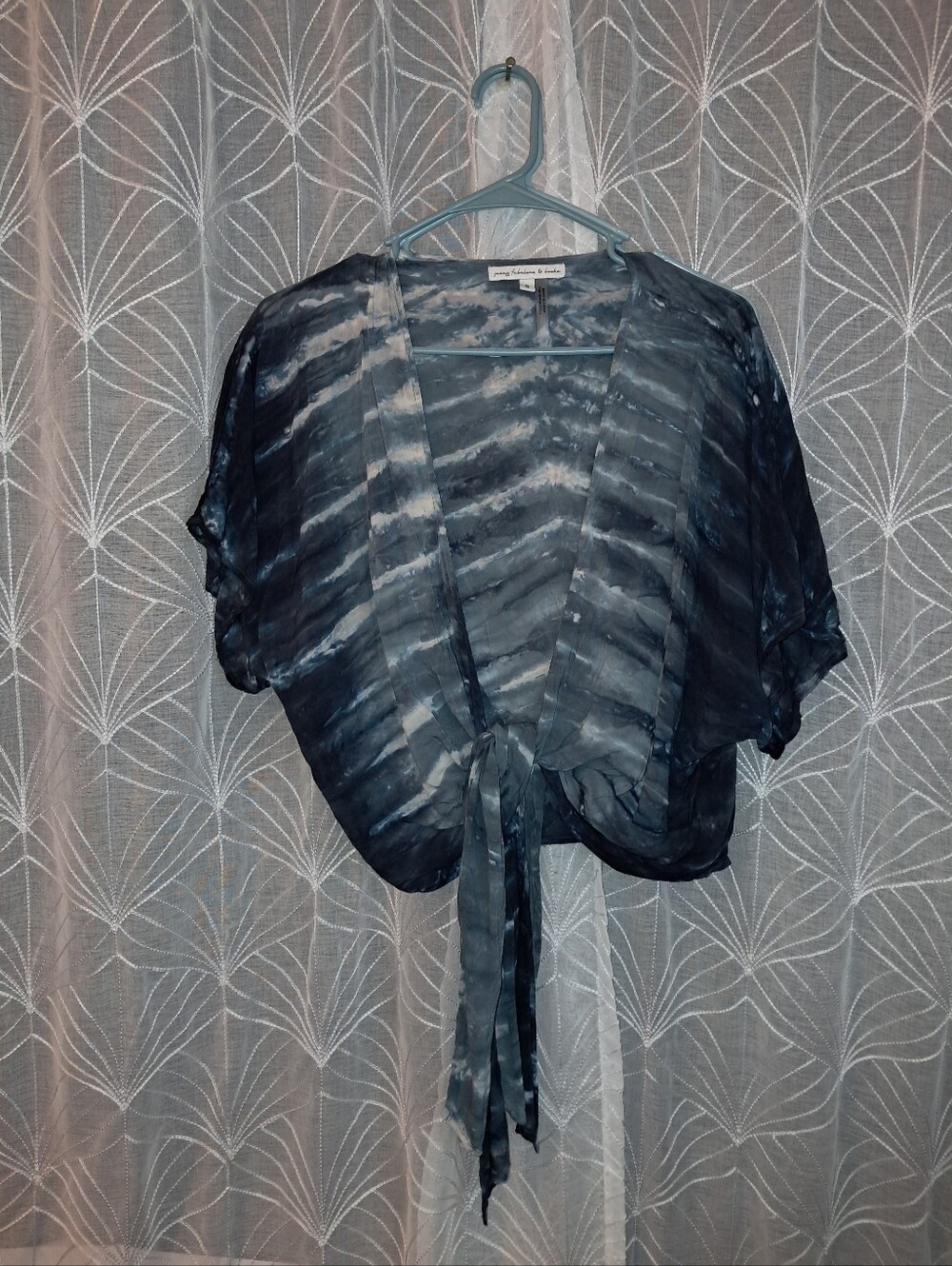 Young, Fabulous, and Broke brand Women's size small cardigan top that ties